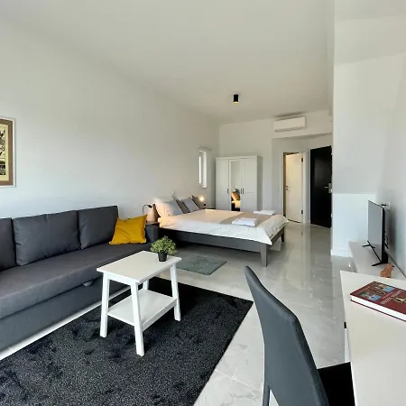 Loqua, Seaview&private Pool *