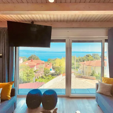 Loqua, Seaview & Private Pool فيلة