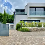 Loqua, Seaview & Private Pool Villa *