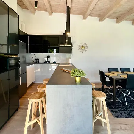 Loqua, Seaview & Private Pool Villa Lovran