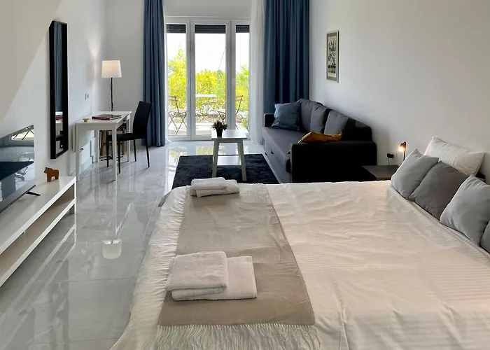 Loqua, Seaview & Private Pool לובראן