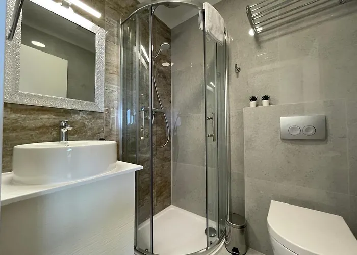 Loqua, Seaview & Private Pool Villa Lovran