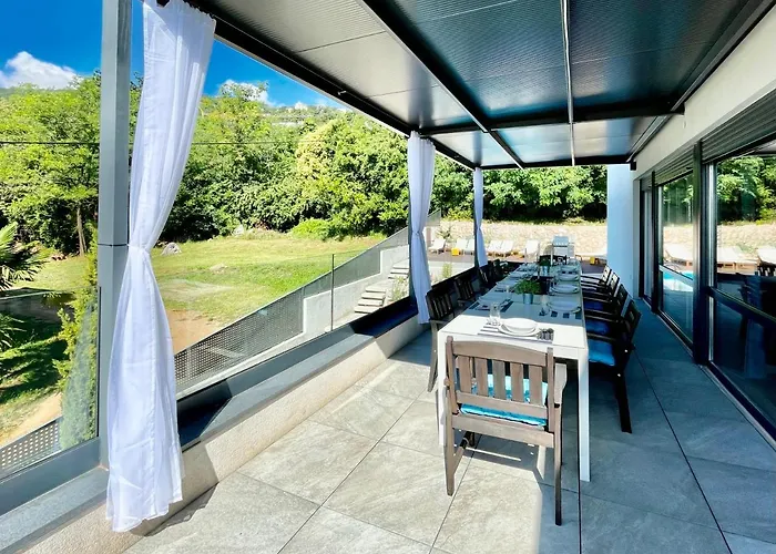 Loqua, Seaview & Private Pool Vilă
