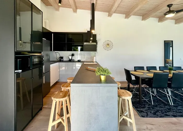 Loqua, Seaview & Private Pool Villa Lovran